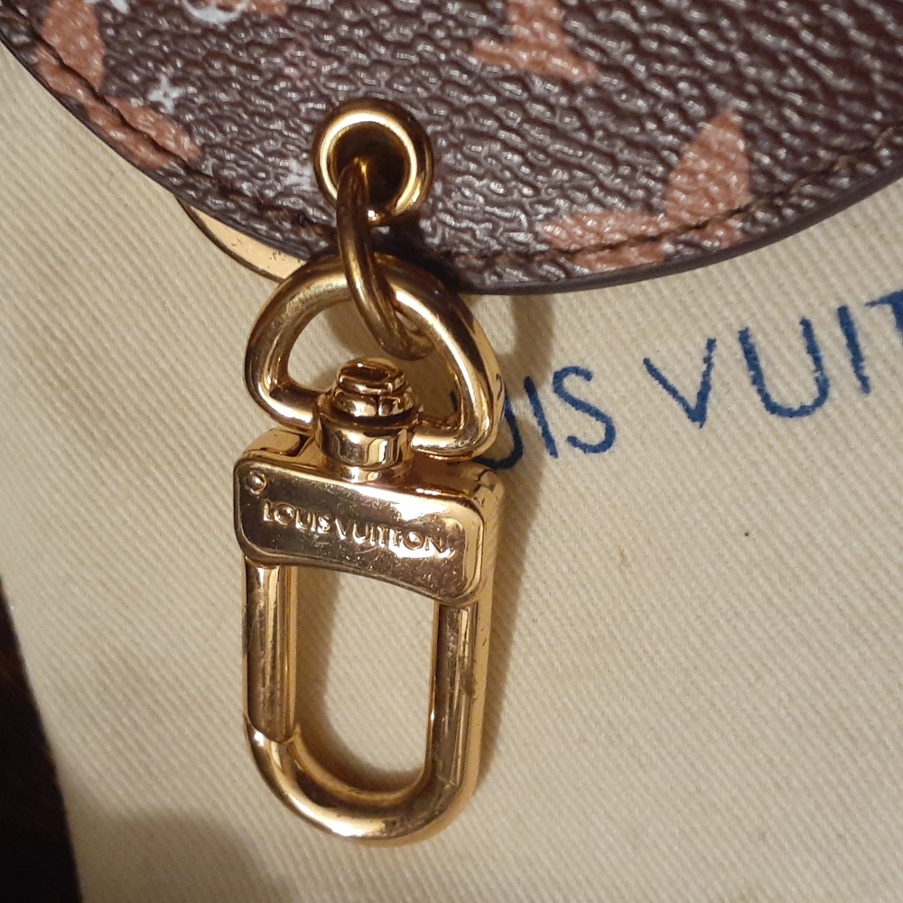 LOUIS VUITTON PURSE KEY CHARM HOLDER AUTHENTIC - Picture 6 of 8